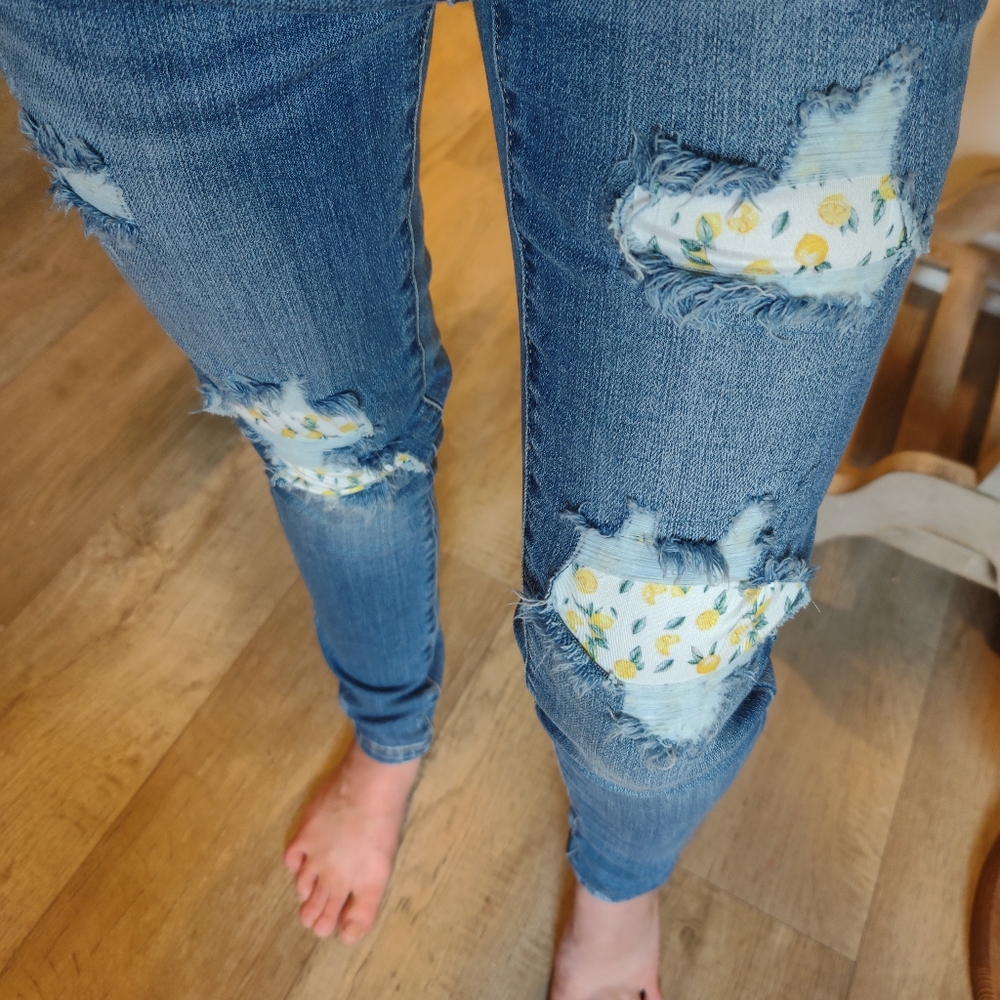 Lemon Patch Distressed Judy Blue Jeans